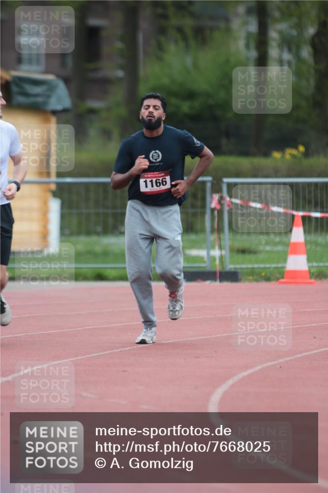 13.04.2025 - Hammer Lauf A. Gomolzig http://msf.ph/oto/7668025 13.04.2025 13:44:36 Ziel 1166, 1167 meine-sportfotos.de