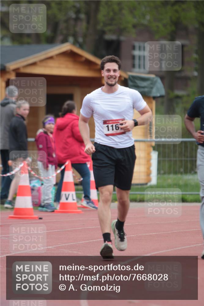 13.04.2025 - Hammer Lauf A. Gomolzig http://msf.ph/oto/7668028 13.04.2025 13:44:37 Ziel 1166, 1167 meine-sportfotos.de