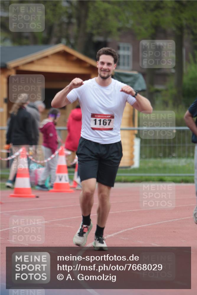 13.04.2025 - Hammer Lauf A. Gomolzig http://msf.ph/oto/7668029 13.04.2025 13:44:39 Ziel 1166, 1167 meine-sportfotos.de