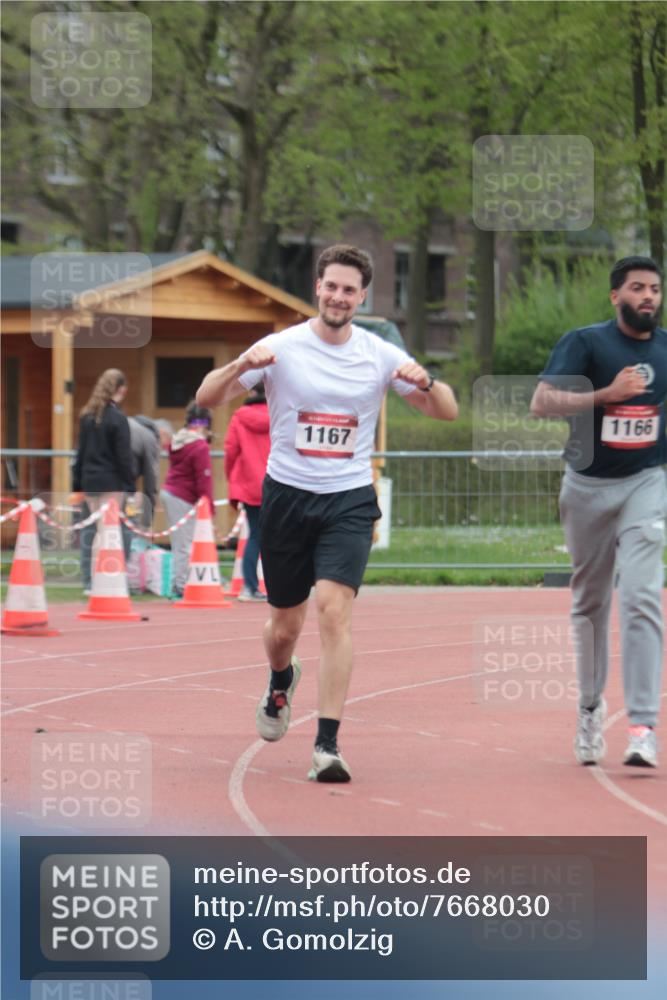 13.04.2025 - Hammer Lauf A. Gomolzig http://msf.ph/oto/7668030 13.04.2025 13:44:39 Ziel 1166, 1167 meine-sportfotos.de