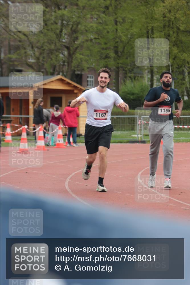 13.04.2025 - Hammer Lauf A. Gomolzig http://msf.ph/oto/7668031 13.04.2025 13:44:40 Ziel 1166, 1167 meine-sportfotos.de