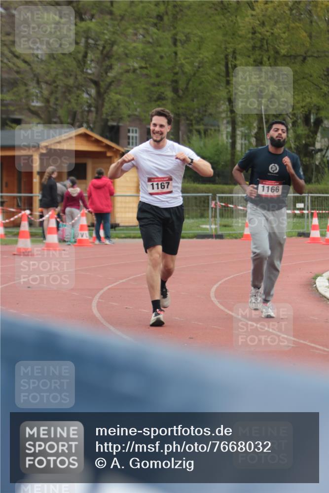 13.04.2025 - Hammer Lauf A. Gomolzig http://msf.ph/oto/7668032 13.04.2025 13:44:40 Ziel 1166, 1167 meine-sportfotos.de