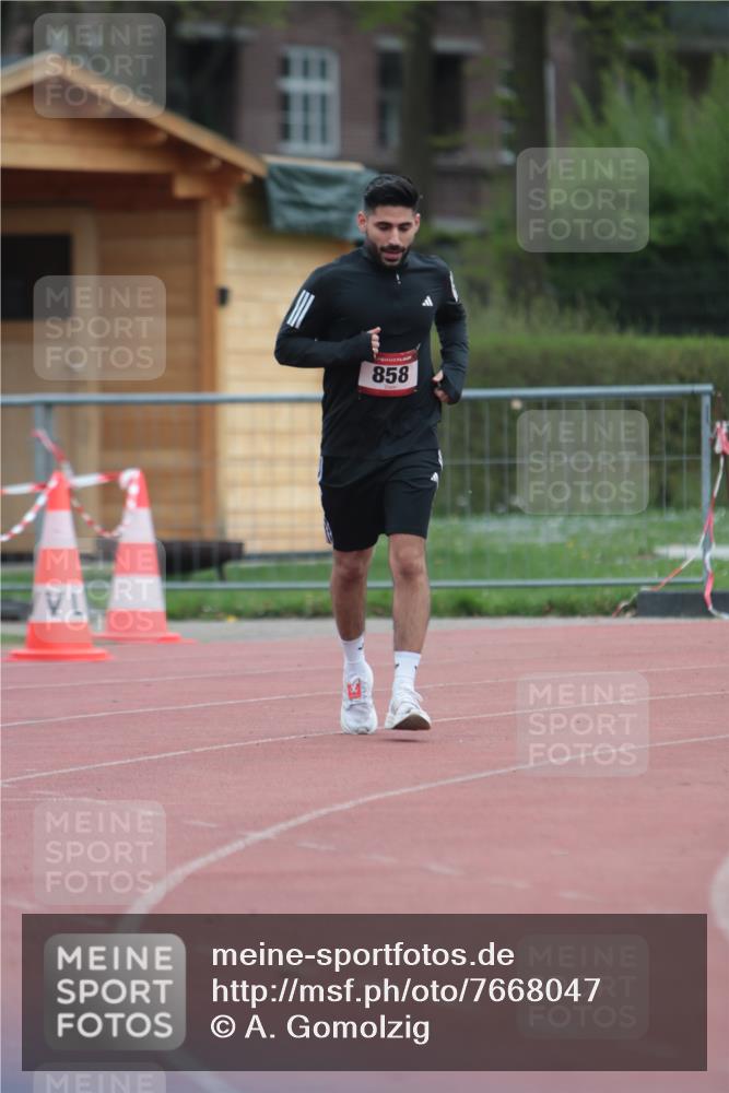 13.04.2025 - Hammer Lauf A. Gomolzig http://msf.ph/oto/7668047 13.04.2025 13:51:46 Ziel 858 meine-sportfotos.de