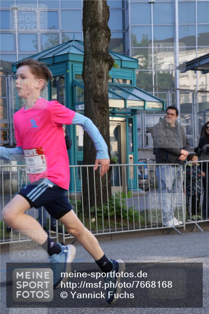 25.04.2025 - Das Zehntel Yannick Fuchs http://msf.ph/oto/7668168 26.04.2025 08:48:04 Ziel 2379, 2715, 3469 meine-sportfotos.de
