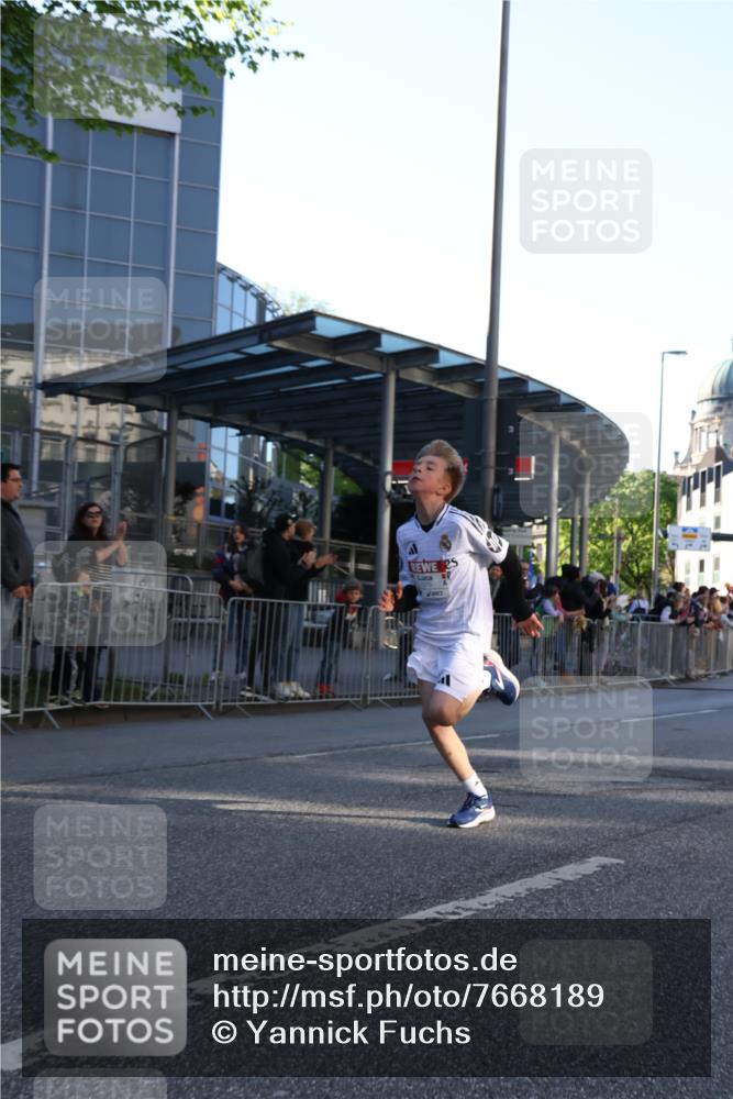 25.04.2025 - Das Zehntel Yannick Fuchs http://msf.ph/oto/7668189 26.04.2025 08:48:14 Ziel 1926, 2379, 2715, 3823 meine-sportfotos.de