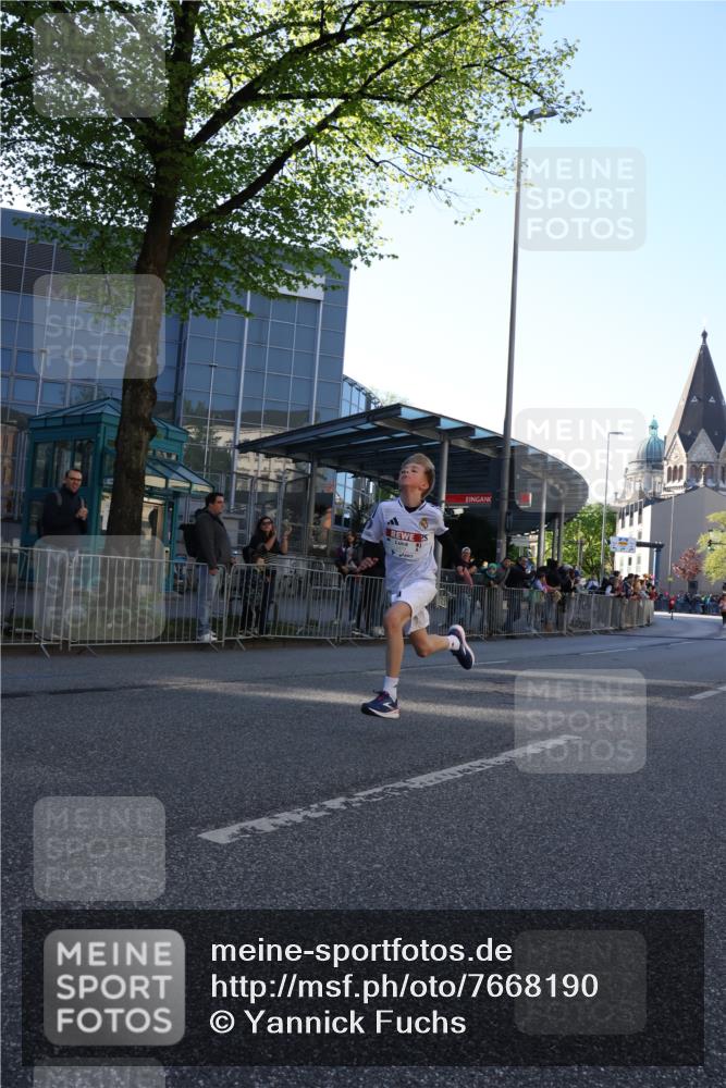 25.04.2025 - Das Zehntel Yannick Fuchs http://msf.ph/oto/7668190 26.04.2025 08:48:14 Ziel 1926, 2379, 2715, 3823 meine-sportfotos.de
