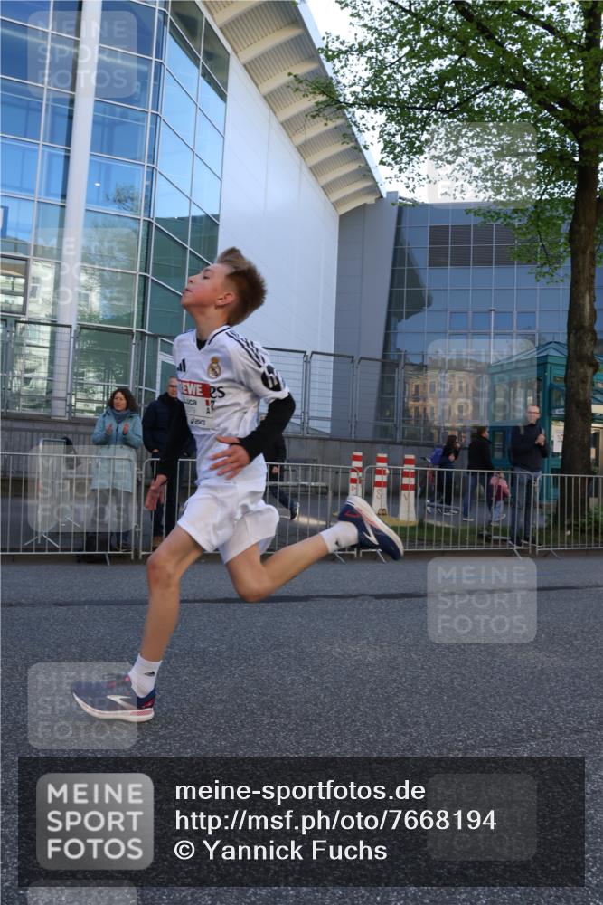 25.04.2025 - Das Zehntel Yannick Fuchs http://msf.ph/oto/7668194 26.04.2025 08:48:15 Ziel 1926, 2379, 2715, 2990, 3823 meine-sportfotos.de