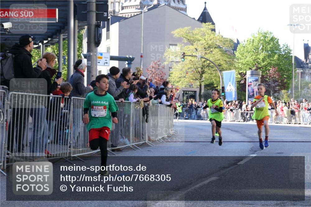 25.04.2025 - Das Zehntel Yannick Fuchs http://msf.ph/oto/7668305 26.04.2025 08:49:03 Ziel 1452, 2018, 2513, 2696, 3488, 3606, 3613, 3785 meine-sportfotos.de