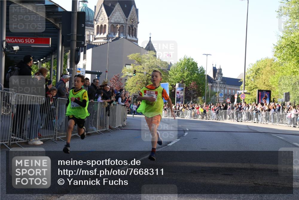 25.04.2025 - Das Zehntel Yannick Fuchs http://msf.ph/oto/7668311 26.04.2025 08:49:05 Ziel 1452, 2018, 2021, 2377, 2513, 2696, 3488, 3606, 3613 meine-sportfotos.de
