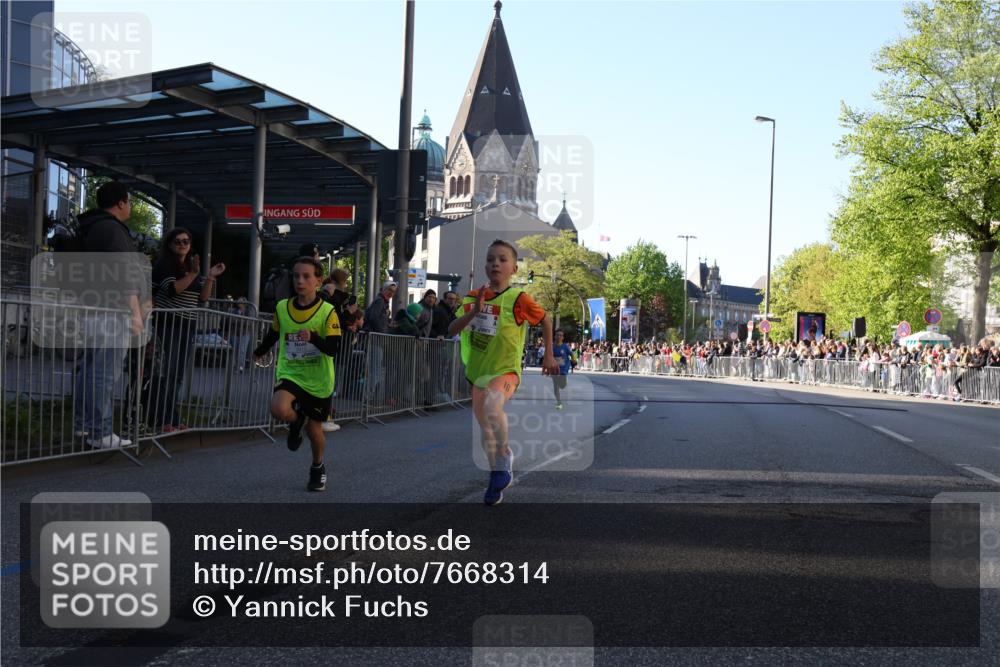 25.04.2025 - Das Zehntel Yannick Fuchs http://msf.ph/oto/7668314 26.04.2025 08:49:05 Ziel 1452, 2018, 2021, 2377, 2513, 2696, 3488, 3606, 3613 meine-sportfotos.de
