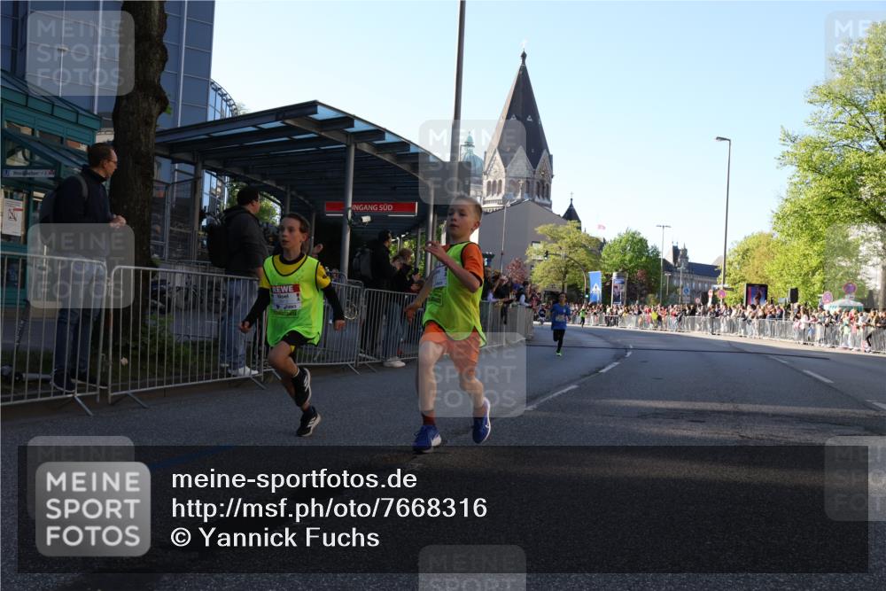 25.04.2025 - Das Zehntel Yannick Fuchs http://msf.ph/oto/7668316 26.04.2025 08:49:05 Ziel 1452, 2018, 2021, 2377, 2513, 2696, 3488, 3606, 3613 meine-sportfotos.de