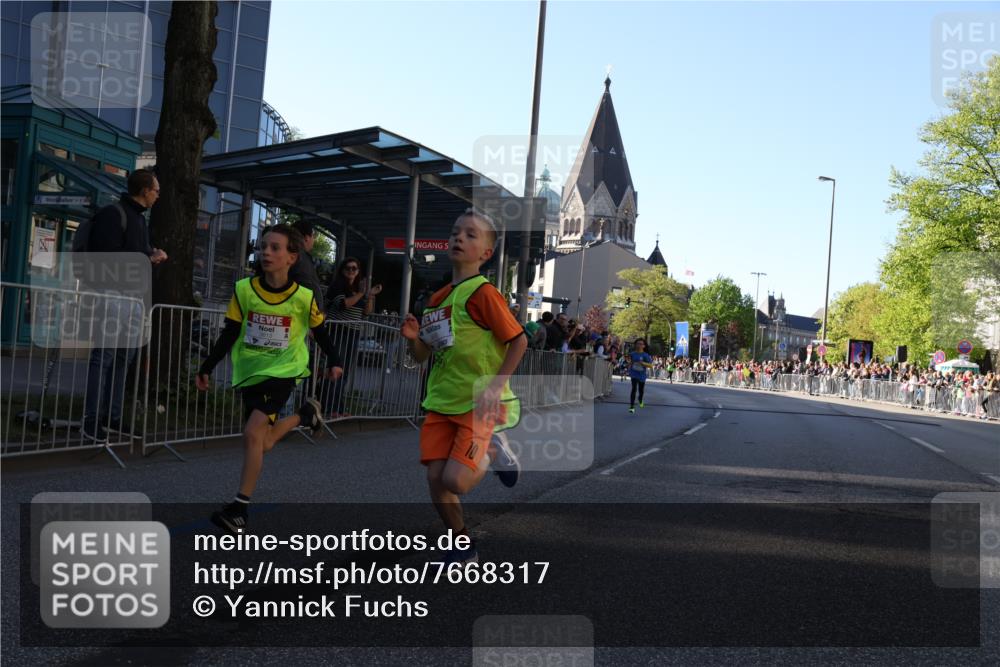 25.04.2025 - Das Zehntel Yannick Fuchs http://msf.ph/oto/7668317 26.04.2025 08:49:06 Ziel 1116, 1452, 1945, 2018, 2021, 2377, 2513, 2696, 3488, 3606, 3613 meine-sportfotos.de