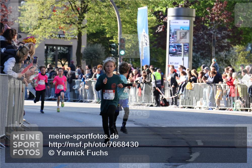 25.04.2025 - Das Zehntel Yannick Fuchs http://msf.ph/oto/7668430 26.04.2025 08:49:25 Ziel 1107, 1537, 2383, 2995, 3539, 3540 meine-sportfotos.de