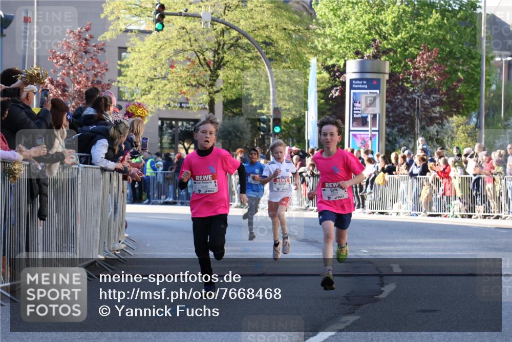 25.04.2025 - Das Zehntel Yannick Fuchs http://msf.ph/oto/7668468 26.04.2025 08:49:32 Ziel 1107, 1131, 2014, 2383, 2995, 3539, 3540 meine-sportfotos.de