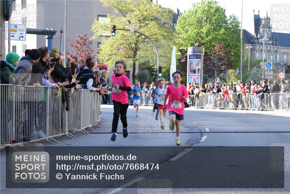 25.04.2025 - Das Zehntel Yannick Fuchs http://msf.ph/oto/7668474 26.04.2025 08:49:32 Ziel 1107, 1131, 2014, 2383, 2995, 3539, 3540 meine-sportfotos.de