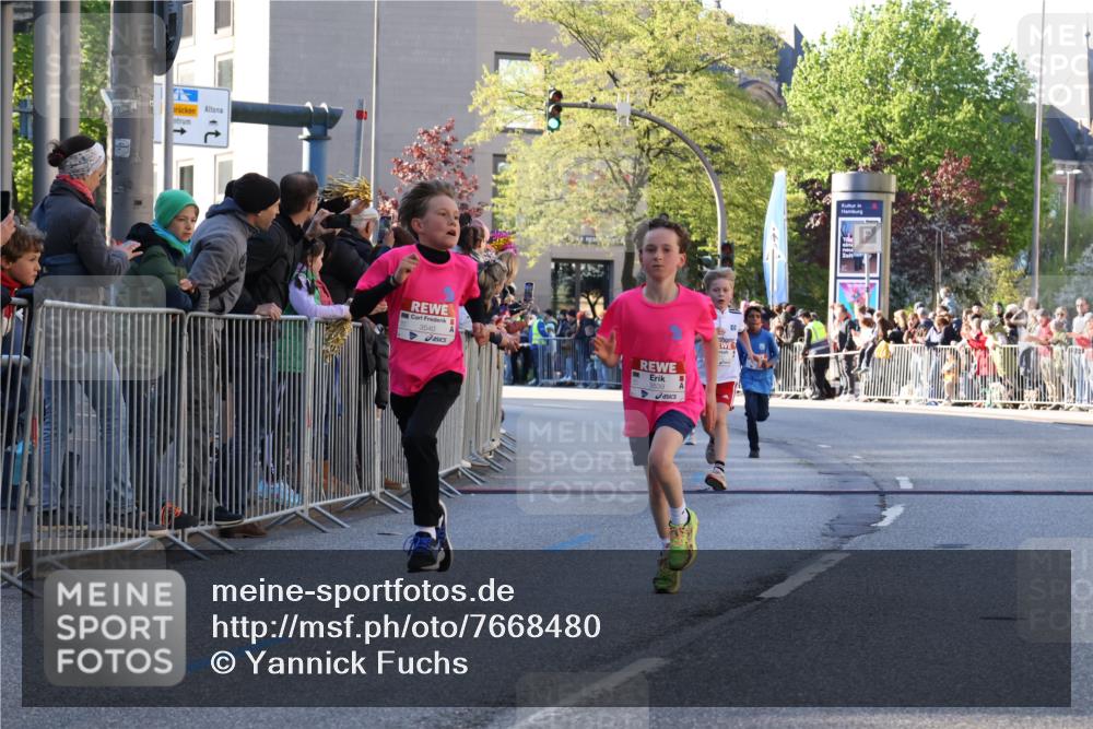 25.04.2025 - Das Zehntel Yannick Fuchs http://msf.ph/oto/7668480 26.04.2025 08:49:33 Ziel 1107, 1131, 2014, 2383, 2995, 3539, 3540 meine-sportfotos.de