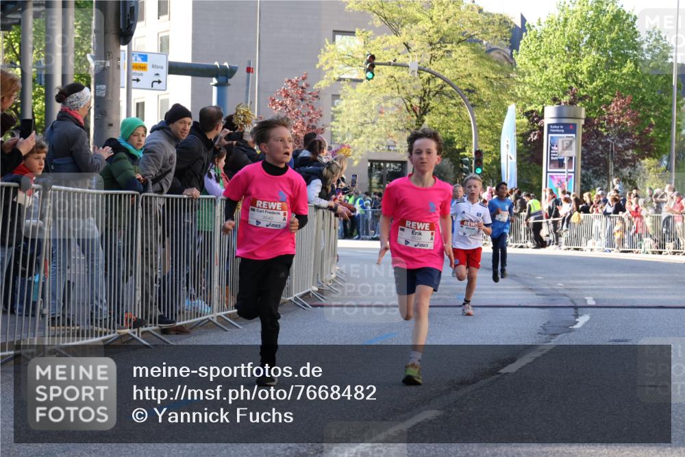 25.04.2025 - Das Zehntel Yannick Fuchs http://msf.ph/oto/7668482 26.04.2025 08:49:33 Ziel 1107, 1131, 2014, 2383, 2995, 3539, 3540 meine-sportfotos.de