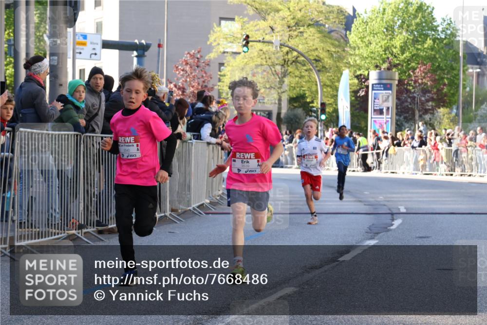 25.04.2025 - Das Zehntel Yannick Fuchs http://msf.ph/oto/7668486 26.04.2025 08:49:34 Ziel 1107, 1131, 2014, 2383, 2995, 3539, 3540 meine-sportfotos.de