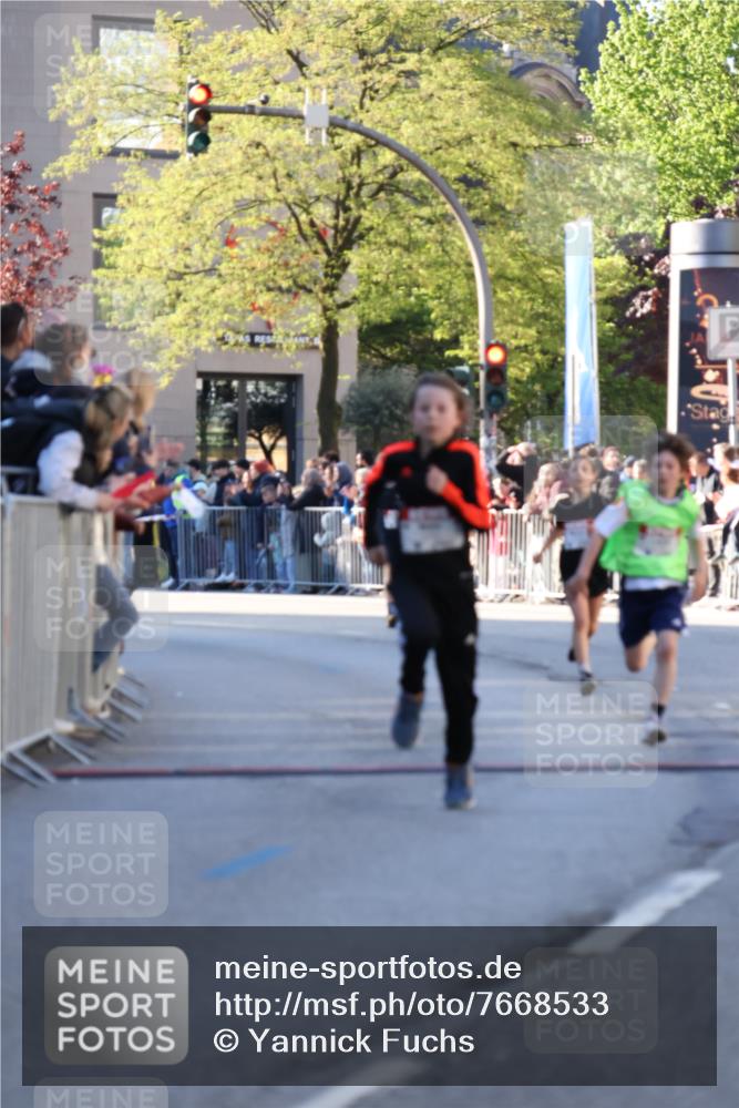 25.04.2025 - Das Zehntel Yannick Fuchs http://msf.ph/oto/7668533 26.04.2025 08:49:55 Ziel 1549, 1750, 2363, 2637, 2739, 3455 meine-sportfotos.de