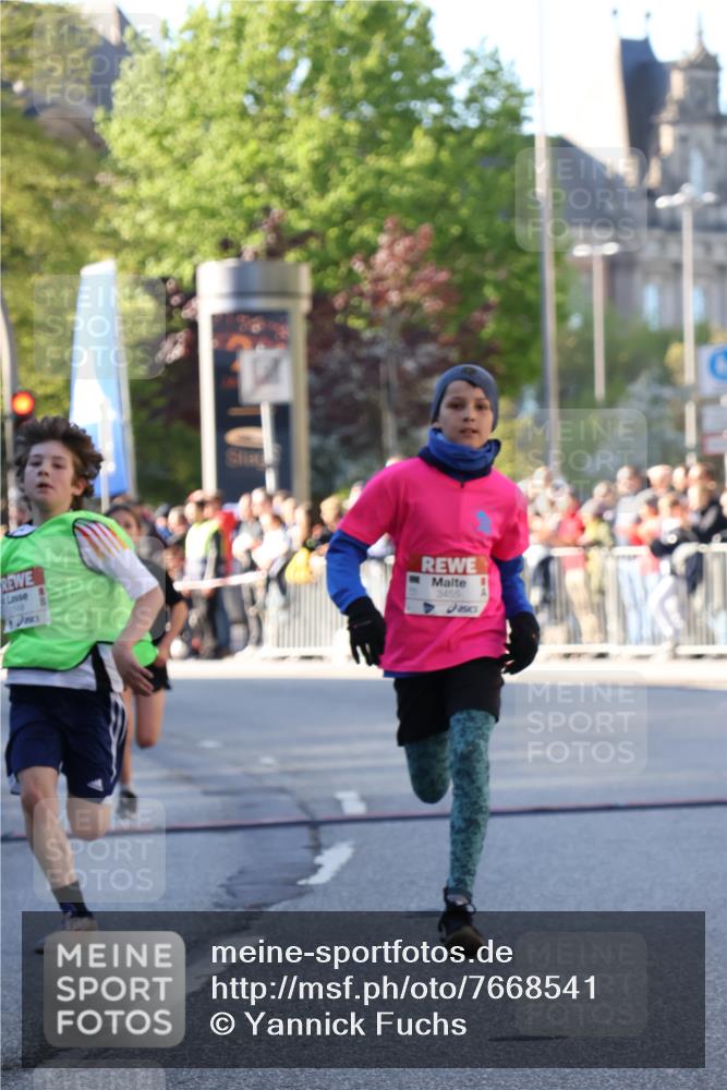 25.04.2025 - Das Zehntel Yannick Fuchs http://msf.ph/oto/7668541 26.04.2025 08:49:57 Ziel 1549, 1750, 2363, 2637, 2655, 2739, 3455 meine-sportfotos.de