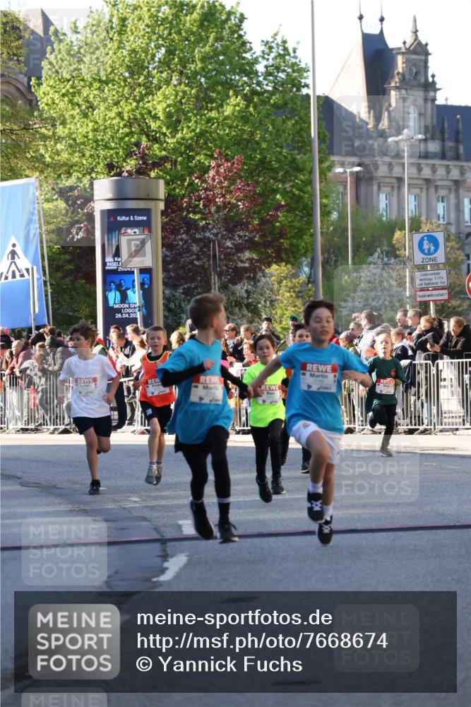 25.04.2025 - Das Zehntel Yannick Fuchs http://msf.ph/oto/7668674 26.04.2025 08:50:20 Ziel 1283, 1458, 1884, 2098, 2103, 2208, 2349, 2397, 2492, 2517, 2800, 2849, 2855, 3445, 3520, 3528, 3774, 3812, 3849, 3872 meine-sportfotos.de