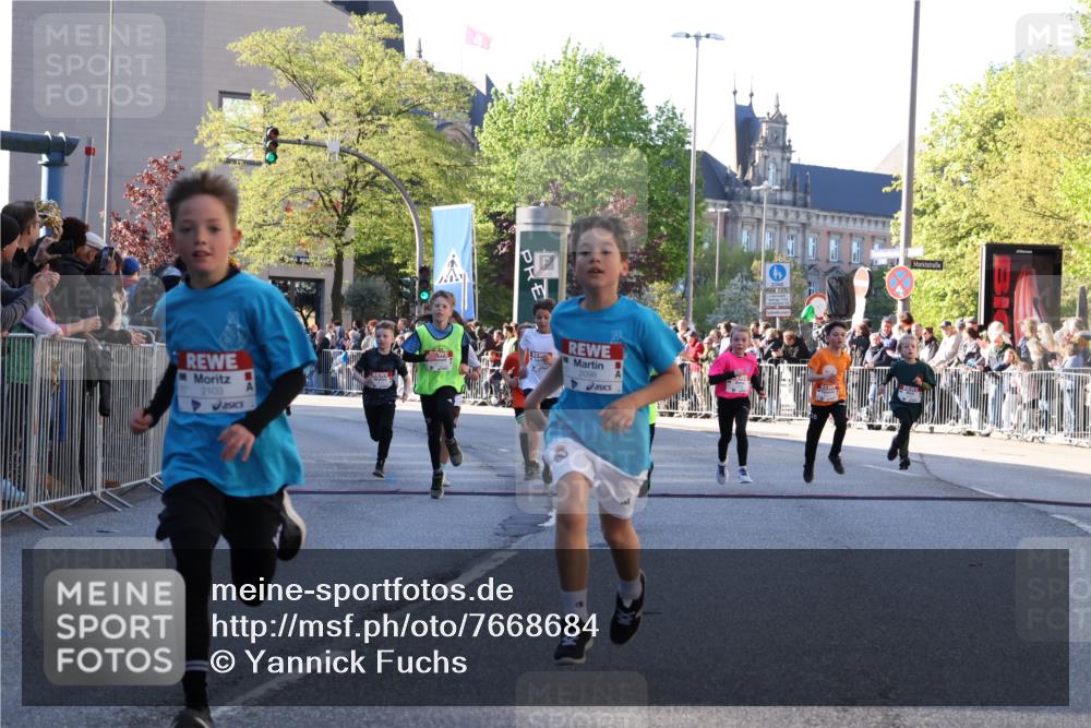 25.04.2025 - Das Zehntel Yannick Fuchs http://msf.ph/oto/7668684 26.04.2025 08:50:22 Ziel 1458, 1884, 2098, 2103, 2156, 2166, 2208, 2397, 2492, 2517, 2800, 2849, 2855, 3210, 3445, 3520, 3528, 3774, 3812, 3849, 3872 meine-sportfotos.de