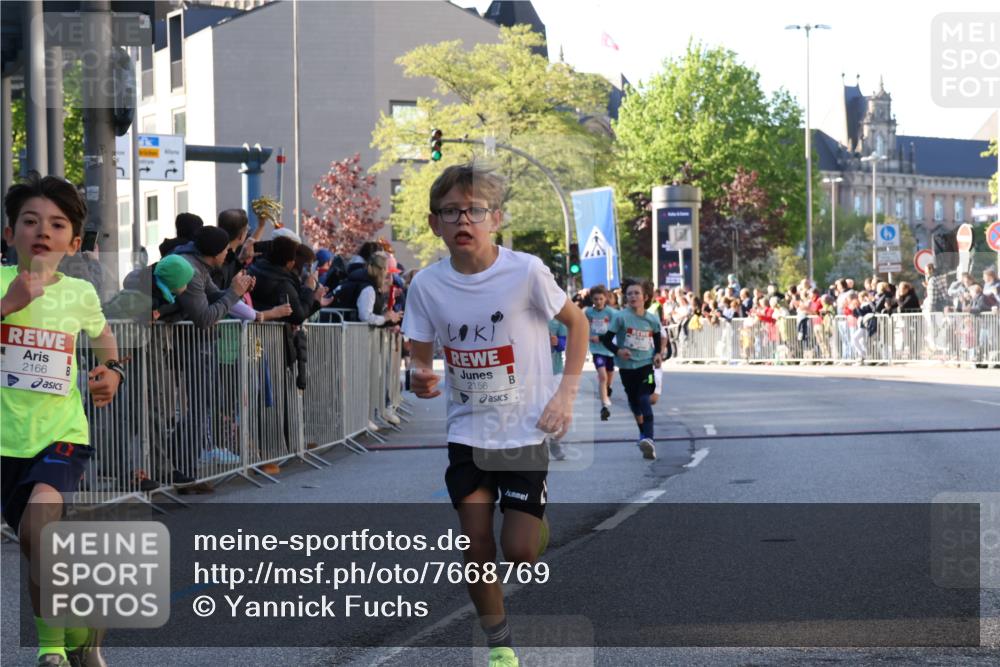 25.04.2025 - Das Zehntel Yannick Fuchs http://msf.ph/oto/7668769 26.04.2025 08:50:34 Ziel 1458, 1473, 1476, 1884, 2156, 2166, 2392, 2643, 2711, 2852, 2903, 2920, 2935, 3210, 3214, 3520, 3849 meine-sportfotos.de