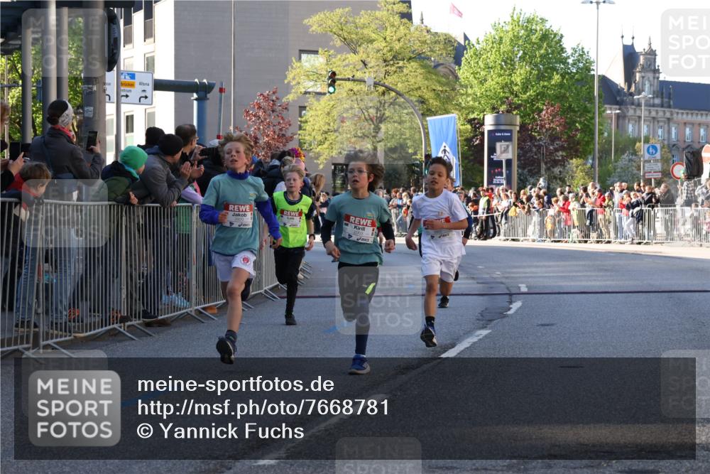 25.04.2025 - Das Zehntel Yannick Fuchs http://msf.ph/oto/7668781 26.04.2025 08:50:36 Ziel 1458, 1473, 1476, 1884, 2156, 2166, 2392, 2643, 2711, 2731, 2852, 2903, 2920, 2935, 3210, 3214, 3520 meine-sportfotos.de