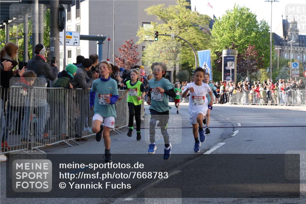 25.04.2025 - Das Zehntel Yannick Fuchs http://msf.ph/oto/7668783 26.04.2025 08:50:36 Ziel 1458, 1473, 1476, 1884, 2156, 2166, 2392, 2643, 2711, 2731, 2852, 2903, 2920, 2935, 3210, 3214, 3520 meine-sportfotos.de