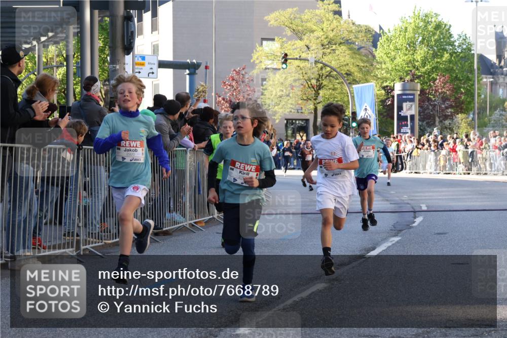 25.04.2025 - Das Zehntel Yannick Fuchs http://msf.ph/oto/7668789 26.04.2025 08:50:37 Ziel 1114, 1473, 1476, 2156, 2166, 2392, 2643, 2711, 2731, 2852, 2903, 2920, 2935, 3210, 3214, 3520 meine-sportfotos.de