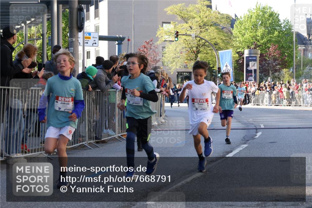 25.04.2025 - Das Zehntel Yannick Fuchs http://msf.ph/oto/7668791 26.04.2025 08:50:37 Ziel 1114, 1473, 1476, 2156, 2166, 2392, 2643, 2711, 2731, 2852, 2903, 2920, 2935, 3210, 3214, 3520 meine-sportfotos.de