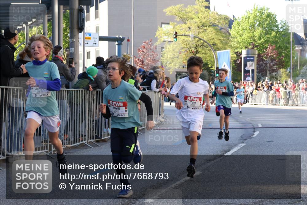 25.04.2025 - Das Zehntel Yannick Fuchs http://msf.ph/oto/7668793 26.04.2025 08:50:37 Ziel 1114, 1473, 1476, 2156, 2166, 2392, 2643, 2711, 2731, 2852, 2903, 2920, 2935, 3210, 3214, 3520 meine-sportfotos.de