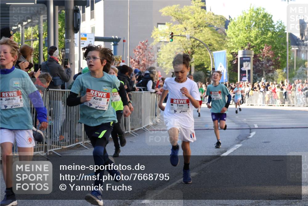 25.04.2025 - Das Zehntel Yannick Fuchs http://msf.ph/oto/7668795 26.04.2025 08:50:37 Ziel 1114, 1473, 1476, 2156, 2166, 2392, 2643, 2711, 2731, 2852, 2903, 2920, 2935, 3210, 3214, 3520 meine-sportfotos.de
