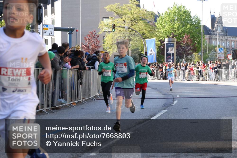 25.04.2025 - Das Zehntel Yannick Fuchs http://msf.ph/oto/7668803 26.04.2025 08:50:38 Ziel 1114, 1473, 1476, 2156, 2166, 2392, 2643, 2711, 2731, 2852, 2903, 2920, 2935, 3210, 3214 meine-sportfotos.de