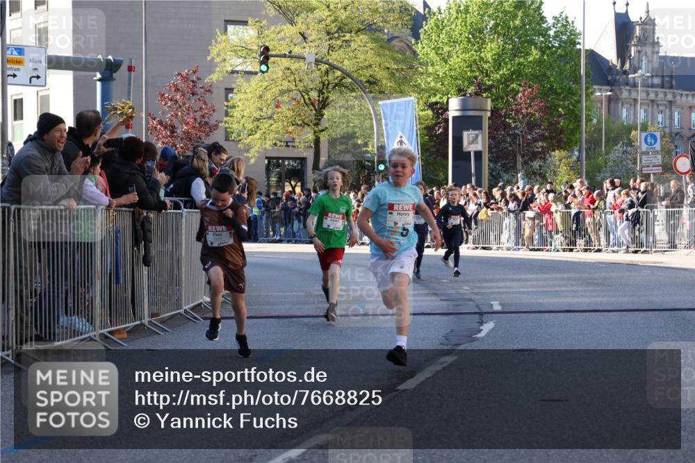 25.04.2025 - Das Zehntel Yannick Fuchs http://msf.ph/oto/7668825 26.04.2025 08:50:42 Ziel 1114, 1473, 1476, 2392, 2643, 2711, 2731, 2734, 2840, 2852, 2903, 2920, 2935, 3214, 3782 meine-sportfotos.de
