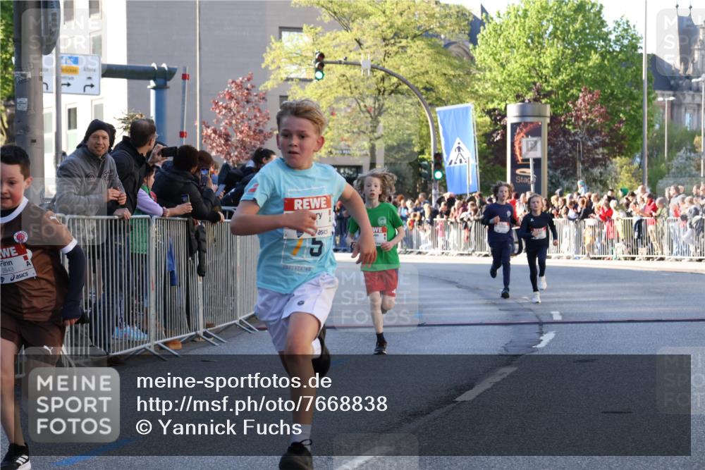 25.04.2025 - Das Zehntel Yannick Fuchs http://msf.ph/oto/7668838 26.04.2025 08:50:43 Ziel 1114, 1473, 1476, 2392, 2643, 2711, 2731, 2734, 2840, 2852, 2935, 3214, 3782, 3865 meine-sportfotos.de