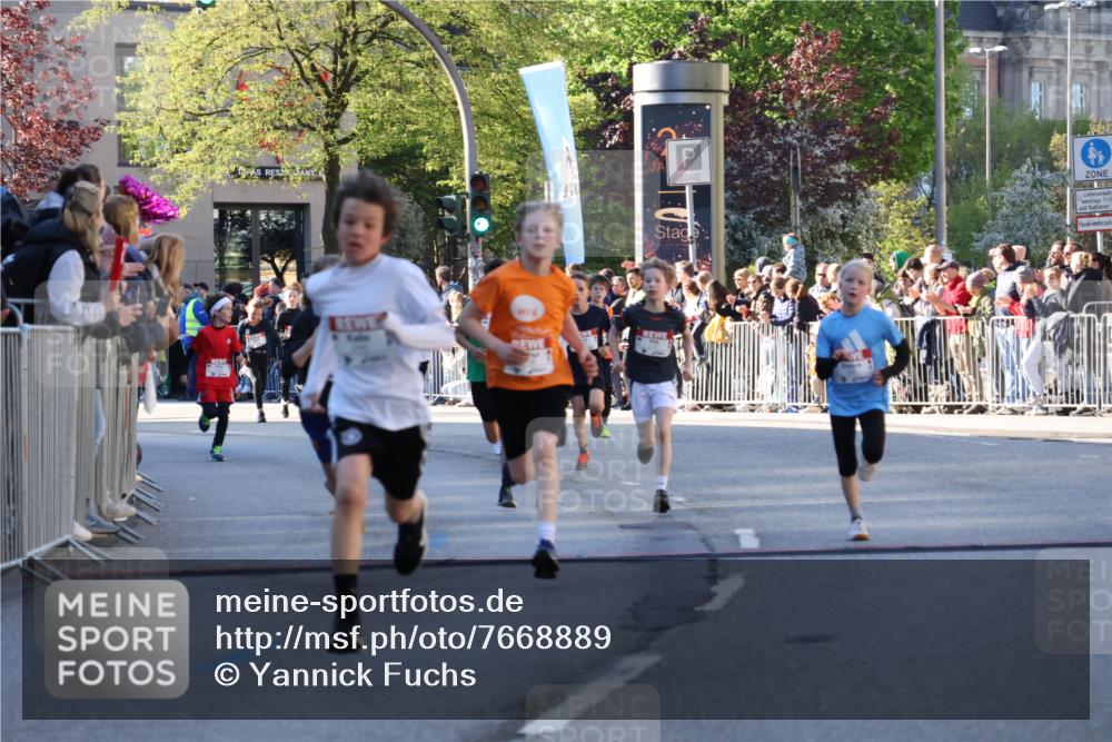 25.04.2025 - Das Zehntel Yannick Fuchs http://msf.ph/oto/7668889 26.04.2025 08:50:51 Ziel 1080, 1087, 1114, 1484, 1748, 1781, 1787, 2321, 2325, 2709, 2718, 2731, 2734, 2778, 2795, 2832, 2840, 3231, 3782, 3865 meine-sportfotos.de