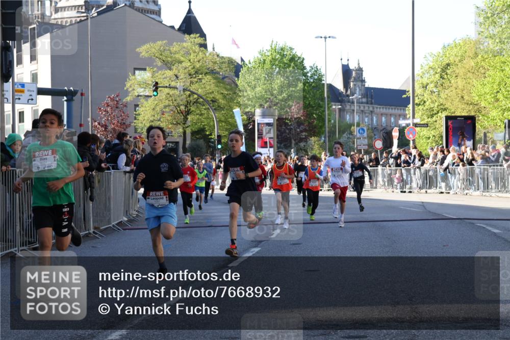 25.04.2025 - Das Zehntel Yannick Fuchs http://msf.ph/oto/7668932 26.04.2025 08:50:56 Ziel 1080, 1087, 1484, 1748, 1781, 1787, 1922, 2321, 2325, 2356, 2474, 2709, 2718, 2734, 2778, 2795, 2827, 2832, 2840, 3040, 3231, 3782, 3865 meine-sportfotos.de