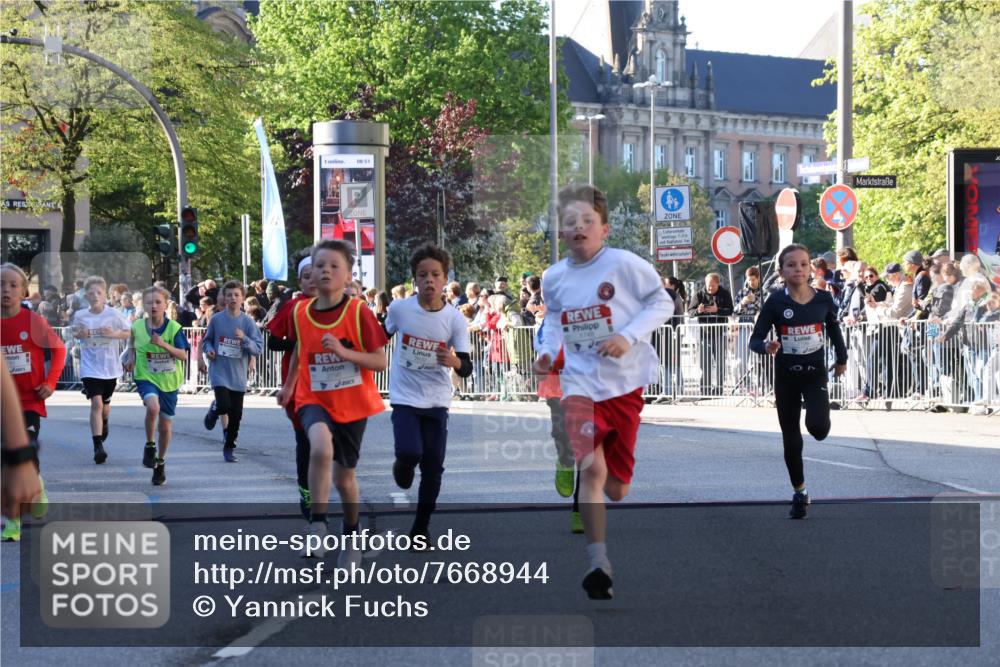 25.04.2025 - Das Zehntel Yannick Fuchs http://msf.ph/oto/7668944 26.04.2025 08:50:57 Ziel 1080, 1087, 1484, 1748, 1781, 1787, 1922, 2321, 2325, 2356, 2474, 2709, 2718, 2734, 2778, 2795, 2827, 2832, 2840, 3040, 3231, 3782, 3865 meine-sportfotos.de