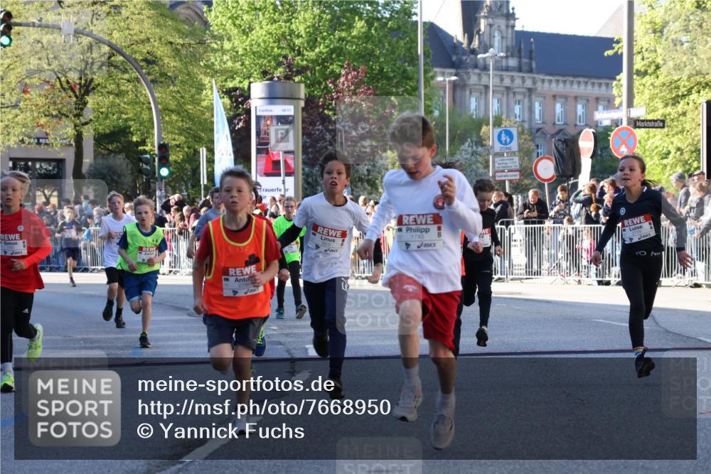 25.04.2025 - Das Zehntel Yannick Fuchs http://msf.ph/oto/7668950 26.04.2025 08:50:58 Ziel 1080, 1087, 1484, 1748, 1781, 1787, 1922, 2321, 2325, 2356, 2474, 2709, 2718, 2734, 2778, 2795, 2827, 2832, 2840, 2919, 3040, 3231, 3782, 3865 meine-sportfotos.de