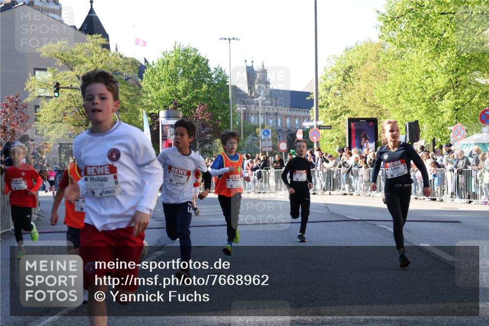 25.04.2025 - Das Zehntel Yannick Fuchs http://msf.ph/oto/7668962 26.04.2025 08:50:59 Ziel 1080, 1087, 1484, 1748, 1781, 1787, 1922, 2321, 2325, 2356, 2474, 2709, 2718, 2734, 2778, 2795, 2827, 2832, 2919, 3040, 3231, 3415, 3782, 3865 meine-sportfotos.de