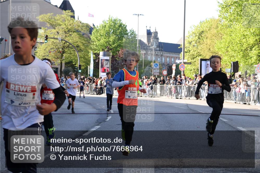 25.04.2025 - Das Zehntel Yannick Fuchs http://msf.ph/oto/7668964 26.04.2025 08:51:00 Ziel 1080, 1087, 1484, 1748, 1781, 1787, 1922, 2321, 2325, 2356, 2474, 2709, 2718, 2778, 2795, 2827, 2832, 2919, 3040, 3231, 3415, 3710, 3865 meine-sportfotos.de