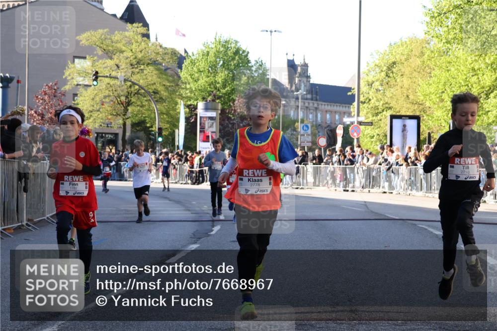 25.04.2025 - Das Zehntel Yannick Fuchs http://msf.ph/oto/7668967 26.04.2025 08:51:01 Ziel 1080, 1087, 1484, 1748, 1781, 1787, 1922, 2321, 2325, 2356, 2474, 2667, 2672, 2709, 2718, 2778, 2795, 2827, 2832, 2914, 2919, 3040, 3231, 3415, 3710 meine-sportfotos.de
