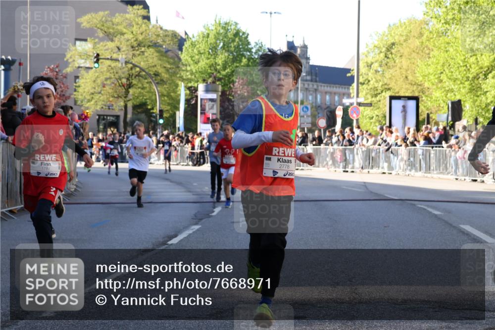 25.04.2025 - Das Zehntel Yannick Fuchs http://msf.ph/oto/7668971 26.04.2025 08:51:01 Ziel 1080, 1087, 1484, 1748, 1781, 1787, 1922, 2321, 2325, 2356, 2474, 2667, 2672, 2709, 2718, 2778, 2795, 2827, 2832, 2914, 2919, 3040, 3231, 3415, 3710 meine-sportfotos.de