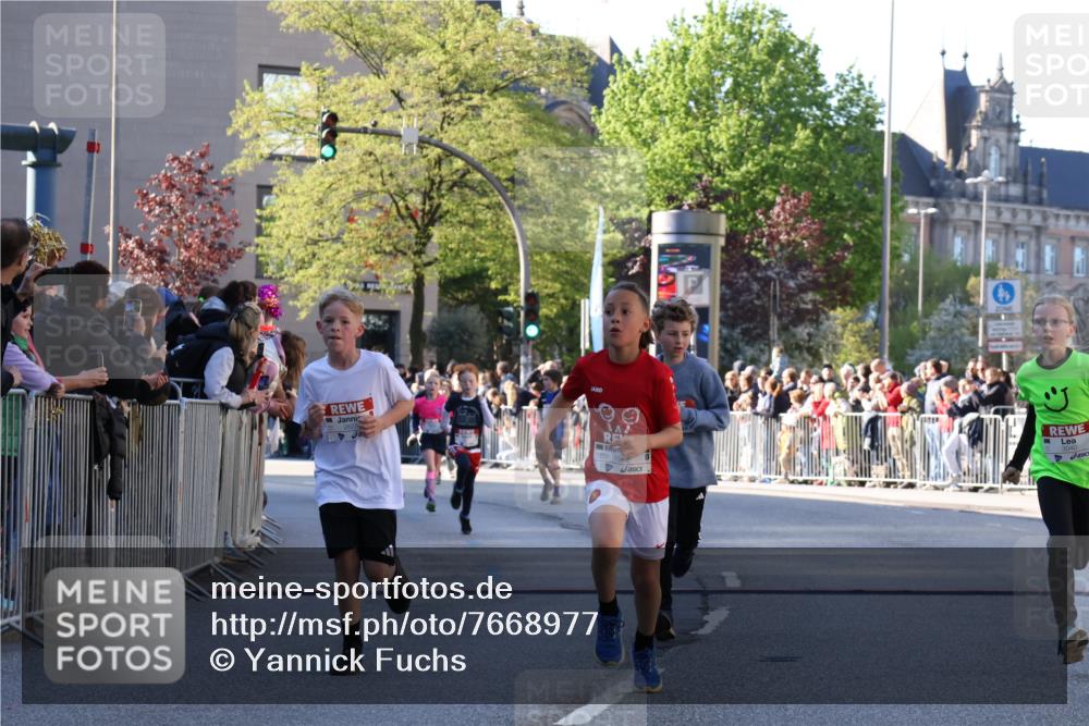 25.04.2025 - Das Zehntel Yannick Fuchs http://msf.ph/oto/7668977 26.04.2025 08:51:02 Ziel 1080, 1087, 1484, 1748, 1781, 1787, 1922, 2309, 2356, 2474, 2667, 2672, 2709, 2718, 2778, 2795, 2827, 2832, 2914, 2919, 3040, 3231, 3415, 3710, 3808 meine-sportfotos.de