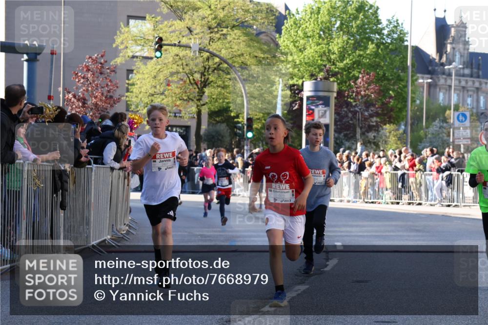25.04.2025 - Das Zehntel Yannick Fuchs http://msf.ph/oto/7668979 26.04.2025 08:51:03 Ziel 1080, 1748, 1781, 1787, 1922, 2309, 2356, 2474, 2667, 2672, 2709, 2718, 2778, 2795, 2827, 2832, 2914, 2919, 3040, 3231, 3415, 3710, 3808 meine-sportfotos.de