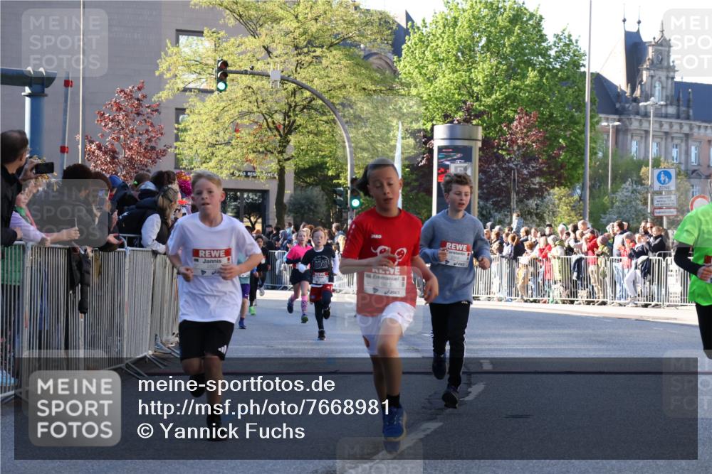 25.04.2025 - Das Zehntel Yannick Fuchs http://msf.ph/oto/7668981 26.04.2025 08:51:03 Ziel 1080, 1748, 1781, 1787, 1922, 2309, 2356, 2474, 2667, 2672, 2709, 2718, 2778, 2795, 2827, 2832, 2914, 2919, 3040, 3231, 3415, 3710, 3808 meine-sportfotos.de