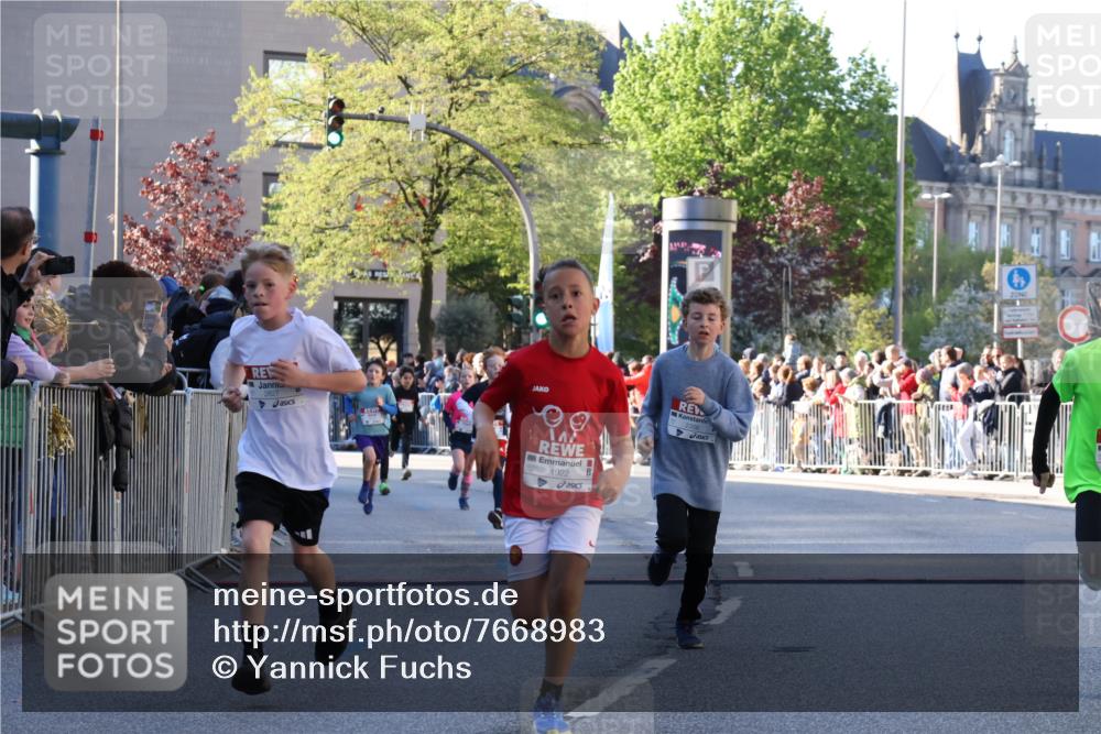 25.04.2025 - Das Zehntel Yannick Fuchs http://msf.ph/oto/7668983 26.04.2025 08:51:03 Ziel 1080, 1748, 1781, 1787, 1922, 2309, 2356, 2474, 2667, 2672, 2709, 2718, 2778, 2795, 2827, 2832, 2914, 2919, 3040, 3231, 3415, 3710, 3808 meine-sportfotos.de