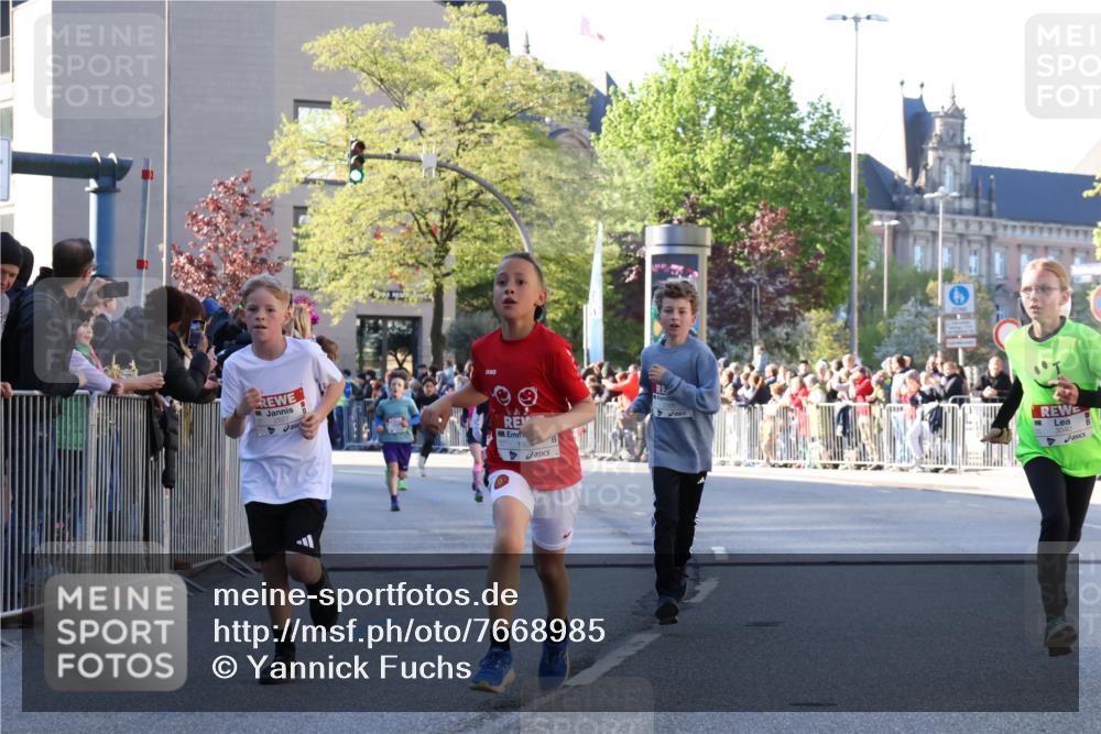 25.04.2025 - Das Zehntel Yannick Fuchs http://msf.ph/oto/7668985 26.04.2025 08:51:03 Ziel 1080, 1748, 1781, 1787, 1922, 2309, 2356, 2474, 2667, 2672, 2709, 2718, 2778, 2795, 2827, 2832, 2914, 2919, 3040, 3231, 3415, 3710, 3808 meine-sportfotos.de