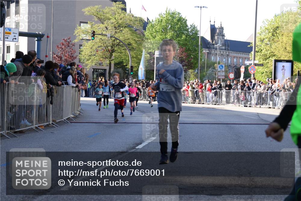 25.04.2025 - Das Zehntel Yannick Fuchs http://msf.ph/oto/7669001 26.04.2025 08:51:05 Ziel 1781, 1787, 1922, 2309, 2356, 2474, 2667, 2672, 2709, 2718, 2778, 2827, 2832, 2914, 2919, 3040, 3231, 3415, 3710, 3808 meine-sportfotos.de